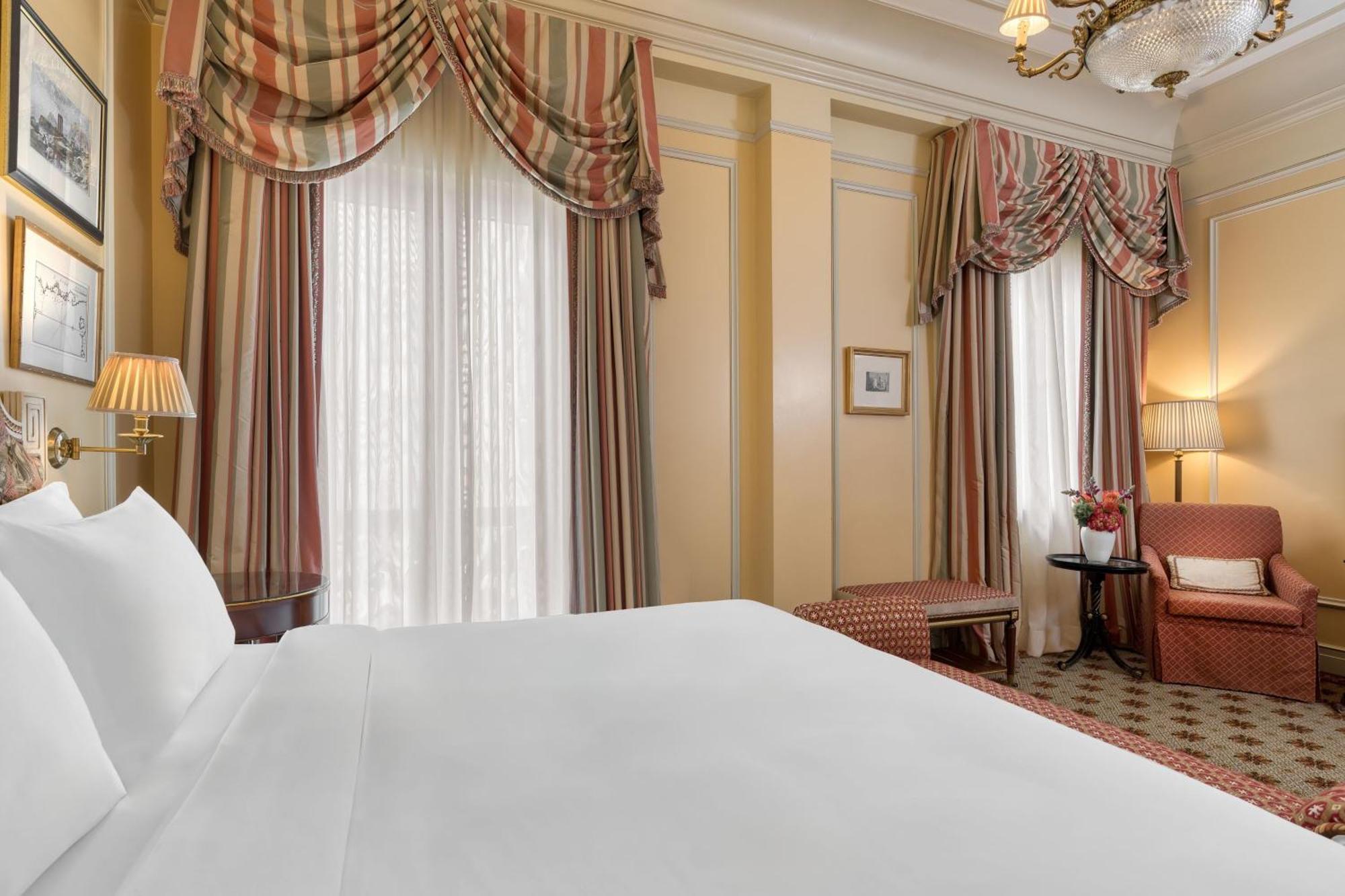 Classic Guest room 1 King Courtyard view High Floor